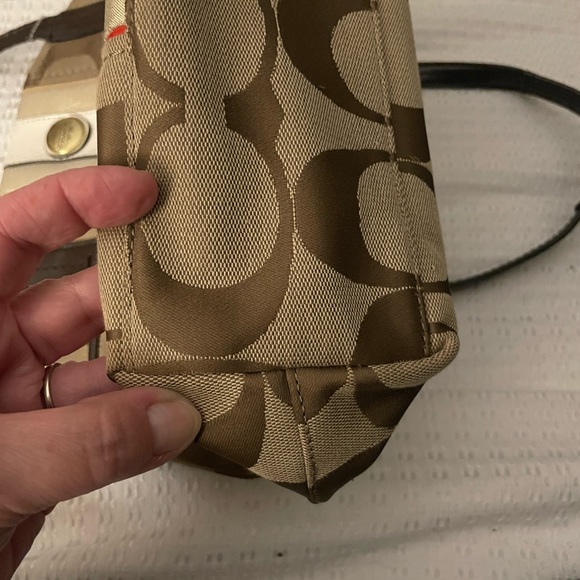 Beautiful Coach NEW WITHOUT TAGS Brown Leather Brown Bag with White Stripe - Picture 5 of 9